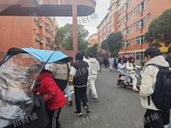 4万多人大学 学生宿楼下  校内快递店旁 奶茶店日营业2000左右