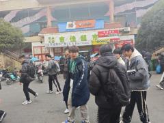 4万多人大学 学生宿楼下  校内快递店旁 奶茶店日营业2000左右