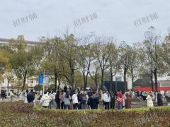 1万多 唯一商业街汉堡店转让 隔壁就是蜜雪、 古茗 