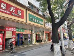 火车站旁临街店铺出租  上下两层 楼上可住人