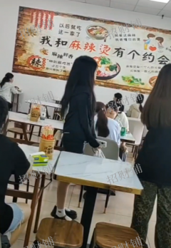 2万多人大学 学生宿舍旁麻辣烫店转让 每天可做1800左右 可看流水