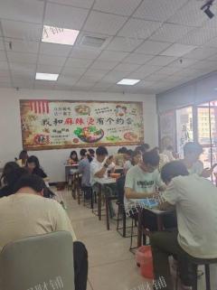 2万多人大学 学生宿舍旁麻辣烫店转让 每天可做1800左右 可看流水