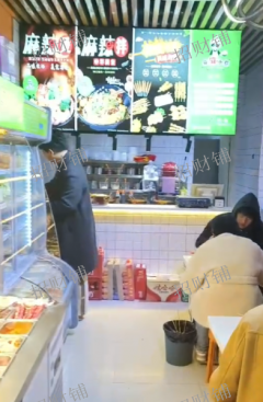 地铁口旁 十字路路口  四年老店 ，麻辣烫店 日营业额3500