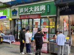 万达金街地铁出入口摊位转让 日营业4000左右 周末6000左右
