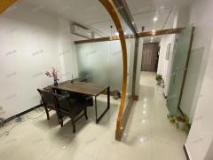 新建一中门口 临近店铺出租 适合餐饮美容美发 蛋糕 办公等等