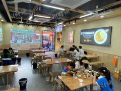 高中及中学正对面商业街 粉面店 带所有东西仅转1万 通小区里面
