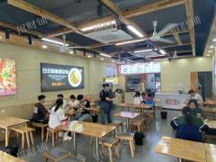 高中及中学正对面商业街 粉面店 带所有东西仅转1万 通小区里面