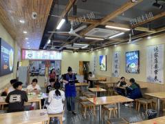 高中及中学正对面商业街 粉面店 带所有东西仅转1万 通小区里面