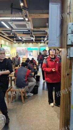 高中及中学正对面商业街 粉面店 带所有东西仅转1万 通小区里面
