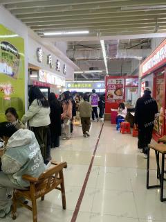 1.6万多人大学 唯一商业街招商招美发美甲，眼镜，湘西泡菜，减脂轻食，品牌麻辣烫冒菜，南昌水煮，蛋糕烘焙    