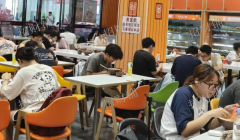 2.7万多人大学 张亮麻辣烫 日营业额5000到7000左右 可看流水 