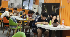 2.7万多人大学 张亮麻辣烫 日营业额5000到7000左右 可看流水 