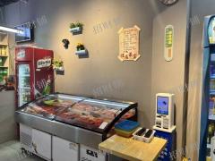 门宽8米 日营业额5000多  纯堂食 隔壁就是蜜雪冰城
