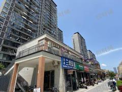 三小区门口 双门头 拐角店 带阁楼可住人 接手空转 行业不限