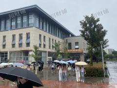 1.5万多人大学 校内唯一商业街 招租 旁有20多栋学生宿舍楼