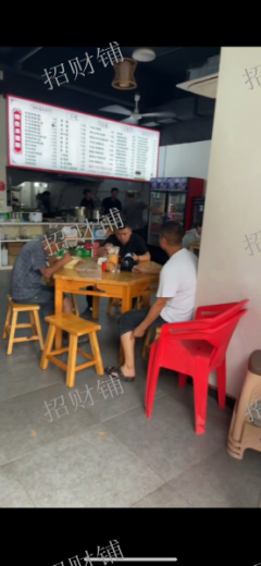 双小区门口 餐饮店 日营业额2000多 双门头 门口可外摆