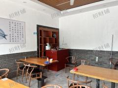 产业园出入口餐饮店 正对面是大学 双门头 产业园必经之路