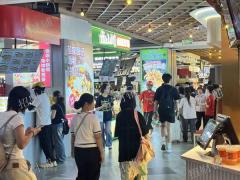 王府井购物中心 地铁口 小吃店 日营业额3000多 可查流水 门宽8米 