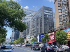 地铁大厦附近 双小区出入口 麻辣烫店转让 日营业额2000多 接受空转