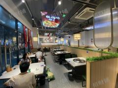 写字楼公寓楼下 双小区门口 三门头夜宵店 淡季每天3000多 旺季每天7000多