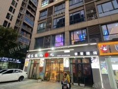 写字楼公寓楼下 双小区门口 三门头夜宵店 淡季每天3000多 旺季每天7000多