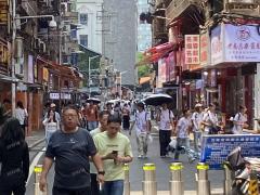珠宝街餐饮店 通往万寿宫必经之路 门口可外摆 可空转