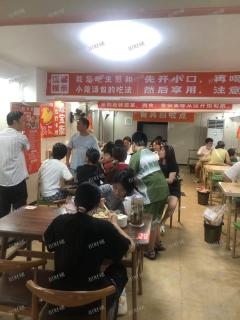 珠宝街餐饮店 通往万寿宫必经之路 门口可外摆 可空转