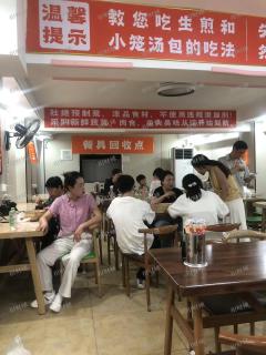 珠宝街餐饮店 通往万寿宫必经之路 门口可外摆 可空转
