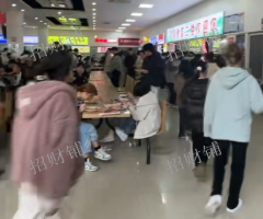 3万多人某大学 食堂档口招租，食堂门口还有一个独立店面出租