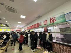 3万多人某大学 食堂档口招租，食堂门口还有一个独立店面出租