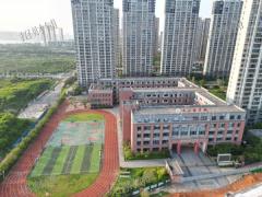双小区门 临近店铺招租 3000多户 旁边有幼儿园 中学