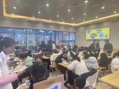 1.5万多人大学校内唯一商业街鸡公煲 日营业额7千到1万可看流水， 外卖月做6000多单