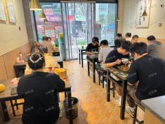 写字楼公寓楼下 冒菜店 日营业3000左右