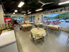 6年老店 3万多人小区 门口夜宵店 拐角店 门宽22米 门口可外摆 停车方便 对面是大学