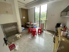 南昌西站旁临街 十字路口拐角店 零食很忙楼上  行业不限