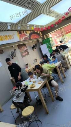 双小区门口 万人社区 粉面店 日营业额1800左右 