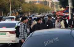 2万多人大学门口 餐饮店 日营业额2500 附近都是品牌店