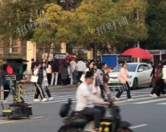 2万多人大学门口 餐饮店 日营业额2500 附近都是品牌店