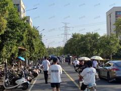 1.8万多人大学校内唯一商业街 10栋宿舍楼旁 直租 租金模式 行业不限