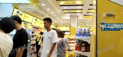 3万多人大学门 零食很忙 年做350万 接受空转行业不限