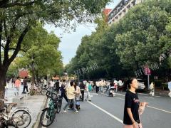 1.6万多人大学 校内唯一商业街 靠近17栋宿舍楼 缺品牌餐饮（刘文祥麻辣烫，冒大仙冒菜等）品牌奶茶咖啡，品牌烧烤火锅，量贩超市，连锁品牌健身房