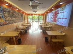 3万多人大学门口拉面店转让 门口可外摆  可整转也可空转 行业不限