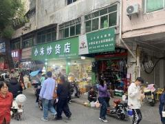 双小区门口 农贸市场 餐饮烤鸭店 日营业额2000左右 楼上可住人
