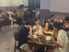 三所大学 围绕  附近有4万多大学生 餐饮店转让 