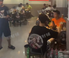 三所大学 围绕  附近有4万多大学生 餐饮店转让 