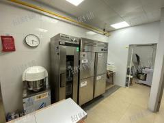 4万多人大学 学生宿舍楼下 烘焙店不要租金 正对面是塔斯汀