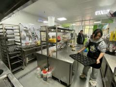 2万多人大学  学生宿舍楼旁轻食店 月做3000单左右 会员80多个