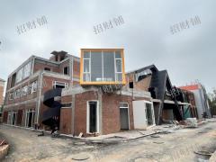 双港地体站旁新出产业园，多所大学围绕  覆盖7万师生 附近还有众多企业和居民区