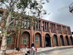 双港地体站旁新出产业园，多所大学围绕  覆盖7万师生 附近还有众多企业和居民区