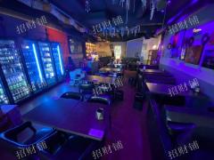 八一广场旁网红小酒馆 月营业额3万 老客户多 接手即可营业 附近竞争不大